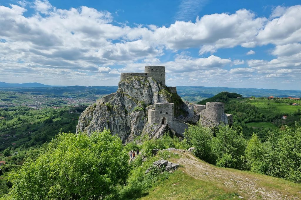 Navigating Loan Applications in Bosnia and Herzegovina: A Guide to Major Banks like UniCredit and Raiffeisen - Como solicitar empréstimo na Bósnia e Herzegovina