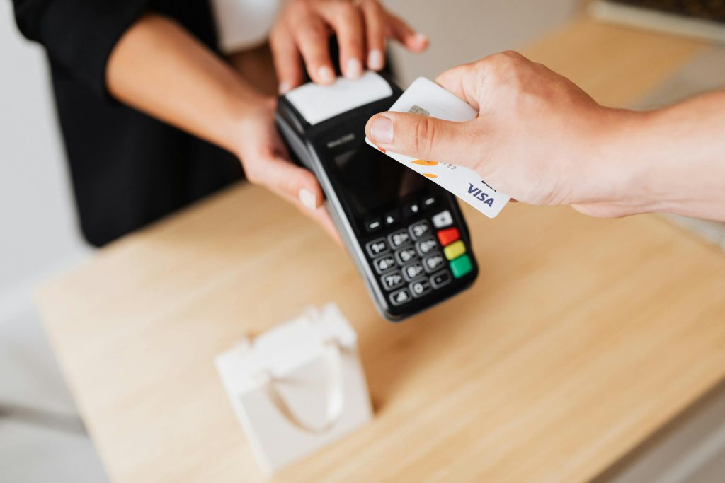 Navigating the Landscape of Credit Cards in Serbia: A Comprehensive Comparison of Major Banks and Payment Solutions - Cartões de credito da Sérvia